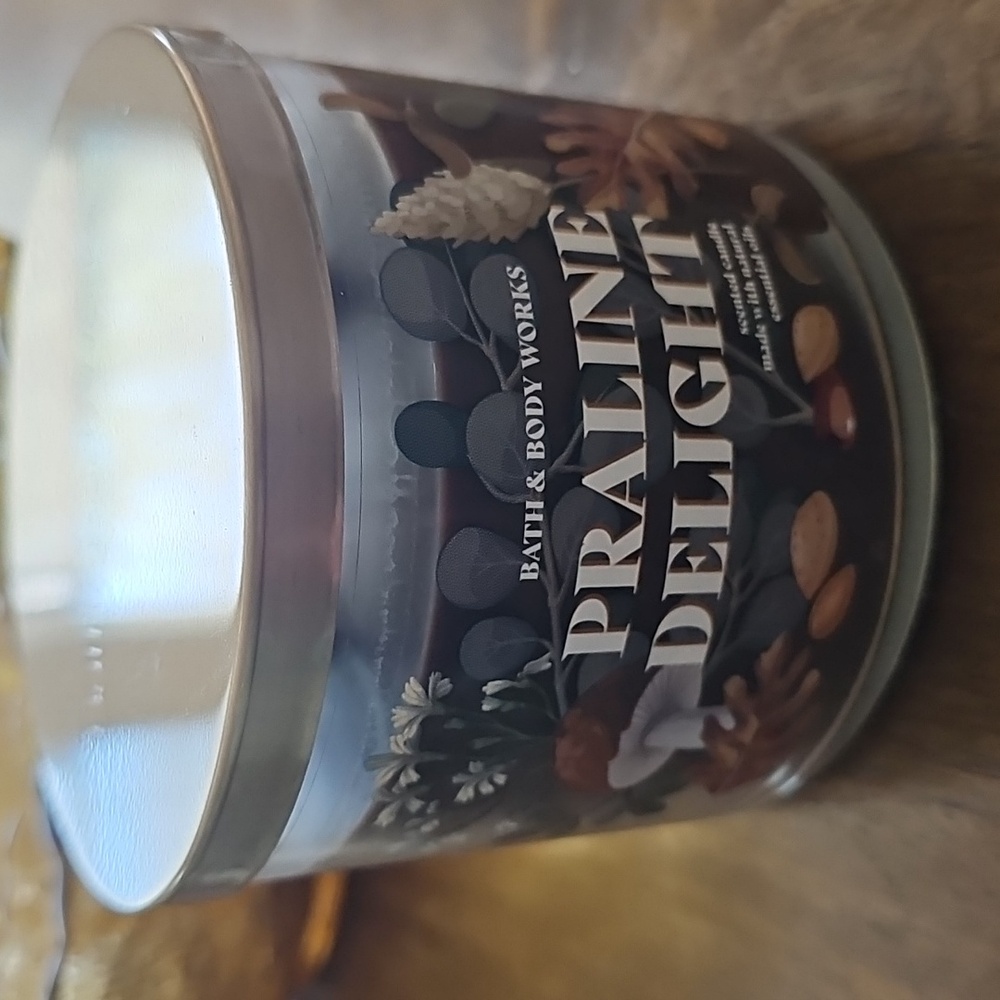 Bath & Body Works Praline Delight Scented Candle with Essental Oils 3 Wick Three